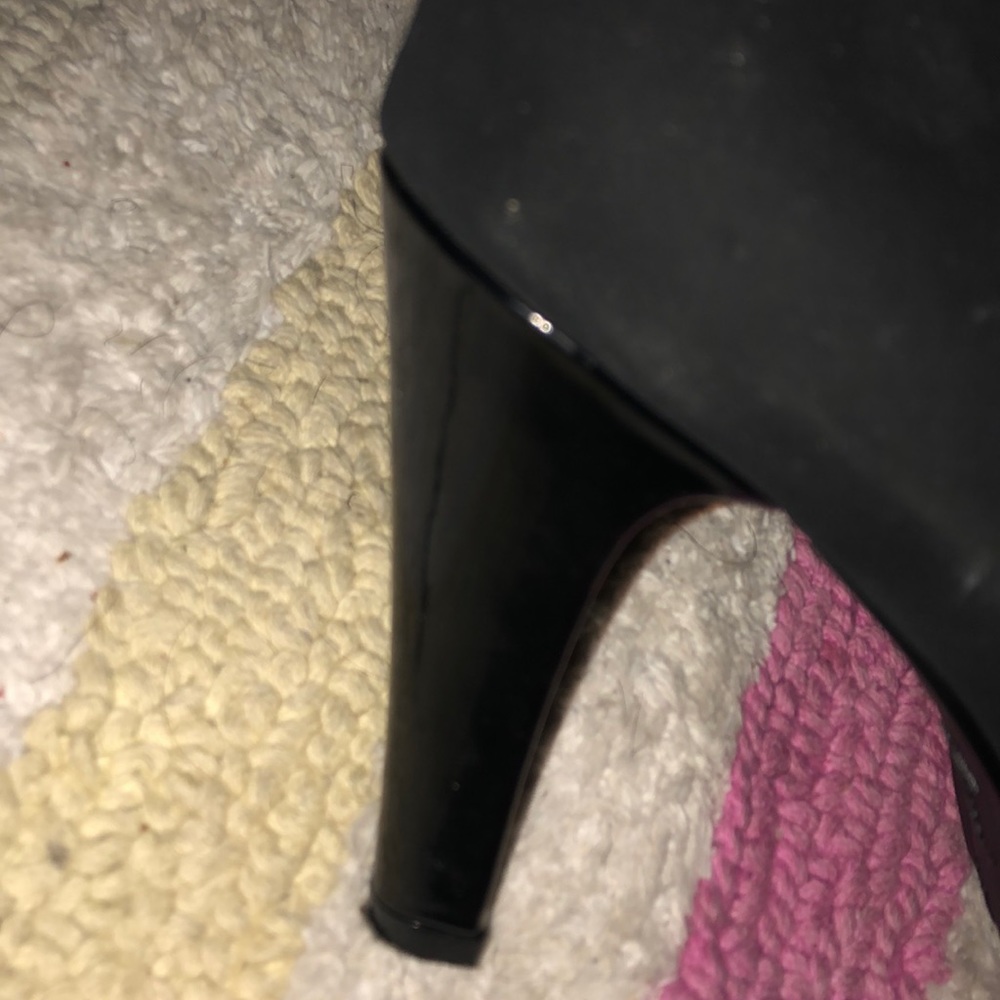 Heel - Picture 3 of 5